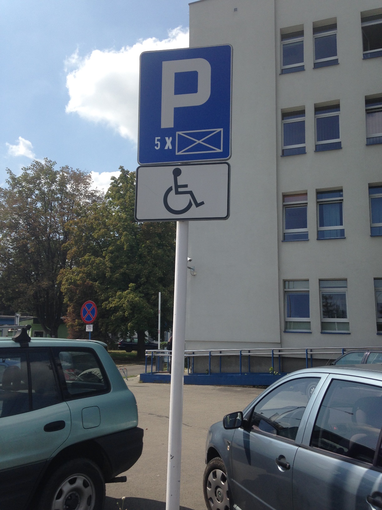 Parking - oznakowanie miejsc parkingowych przeznaczonych dla osób niepełnosprawnych